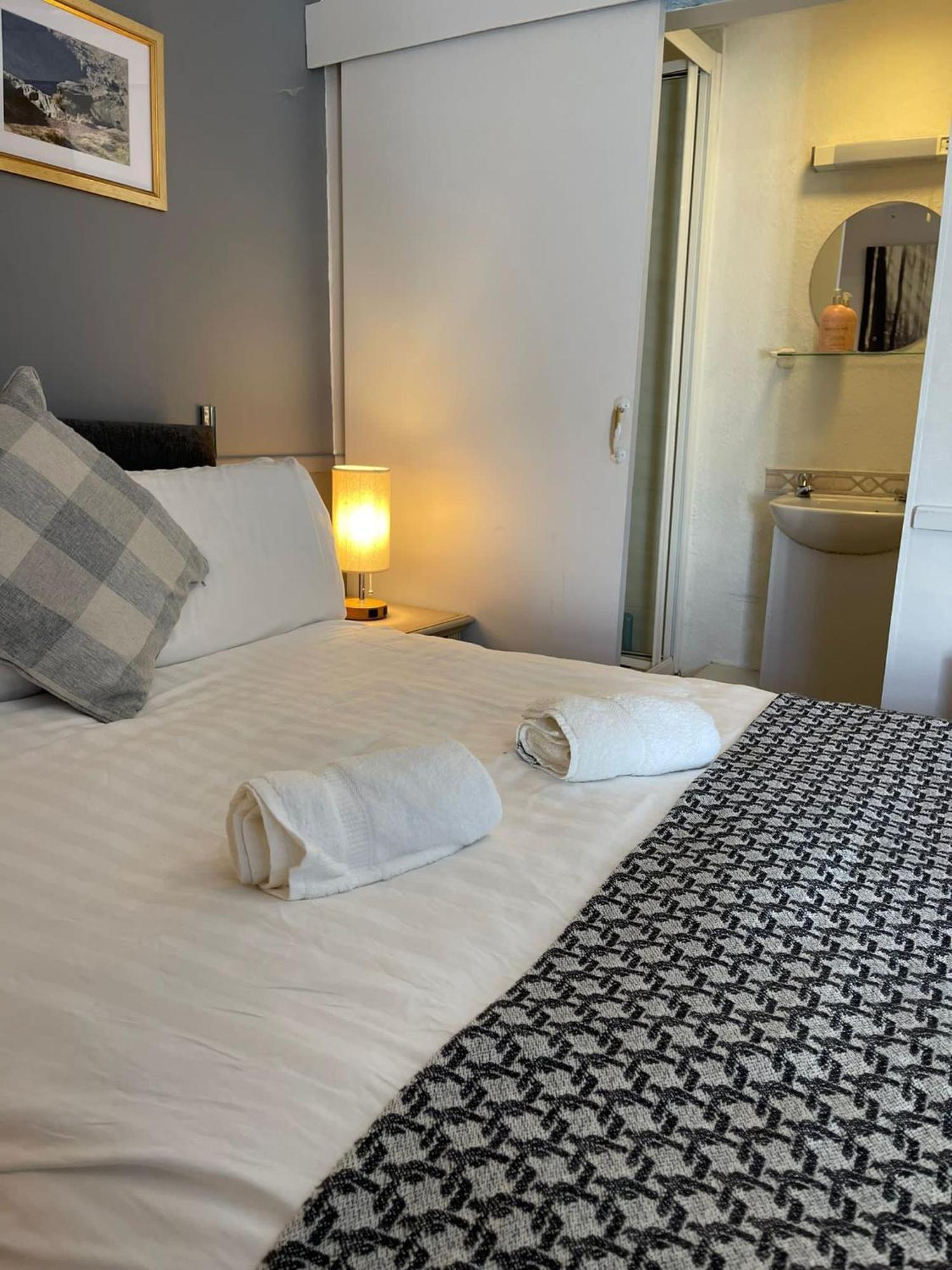 Cross Keys Inn Тибей Номер фото